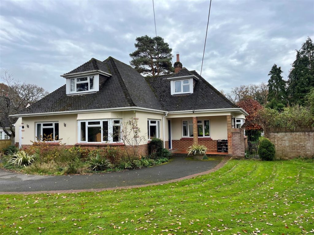 Crescent Walk, West Parley, Ferndown